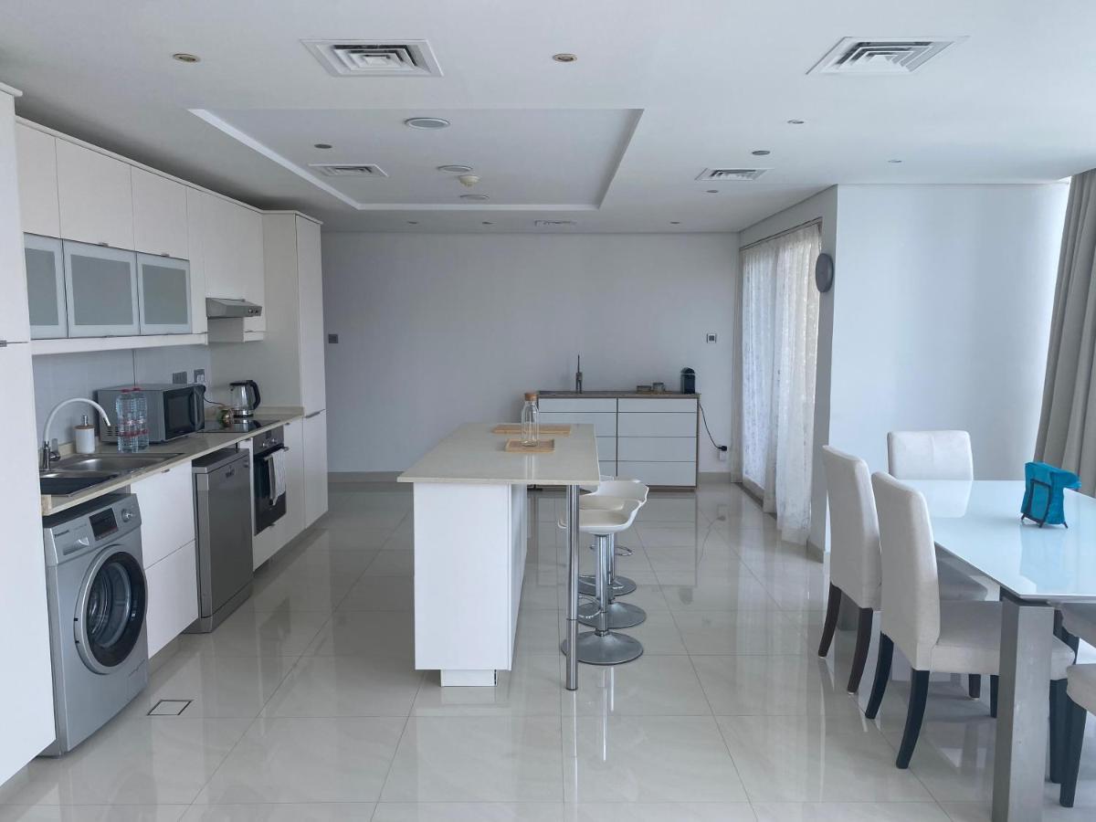 One Bedroom Apartment With Pool & Gym Near Marina ドバイ エクステリア 写真
