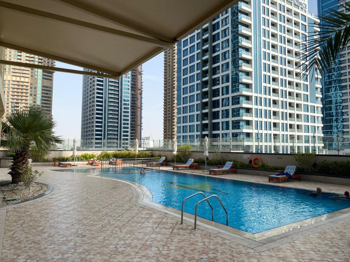 One Bedroom Apartment With Pool & Gym Near Marina ドバイ エクステリア 写真