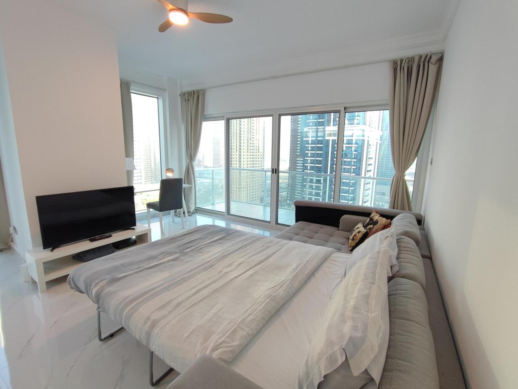 One Bedroom Apartment With Pool & Gym Near Marina ドバイ エクステリア 写真