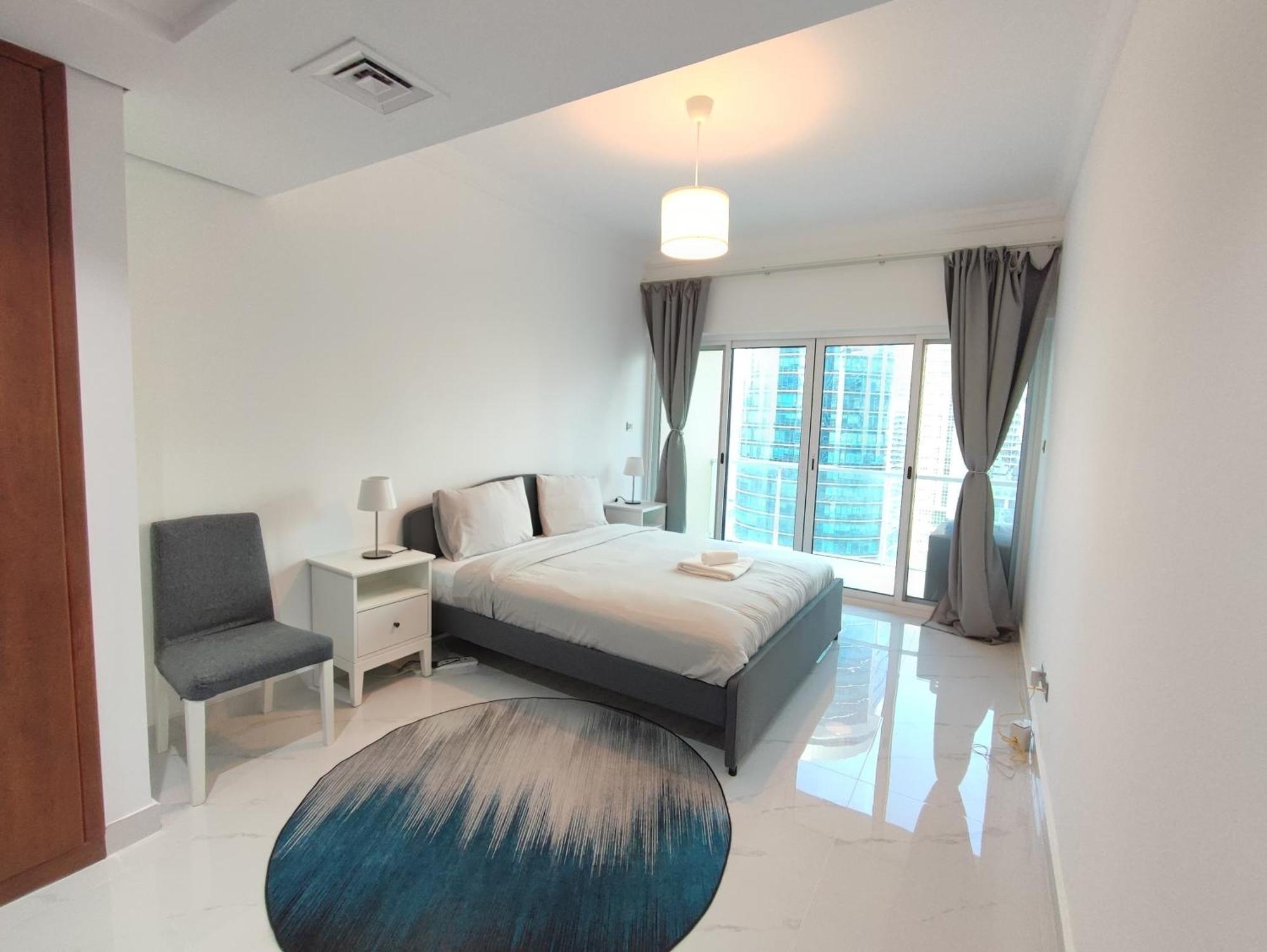 One Bedroom Apartment With Pool & Gym Near Marina ドバイ エクステリア 写真