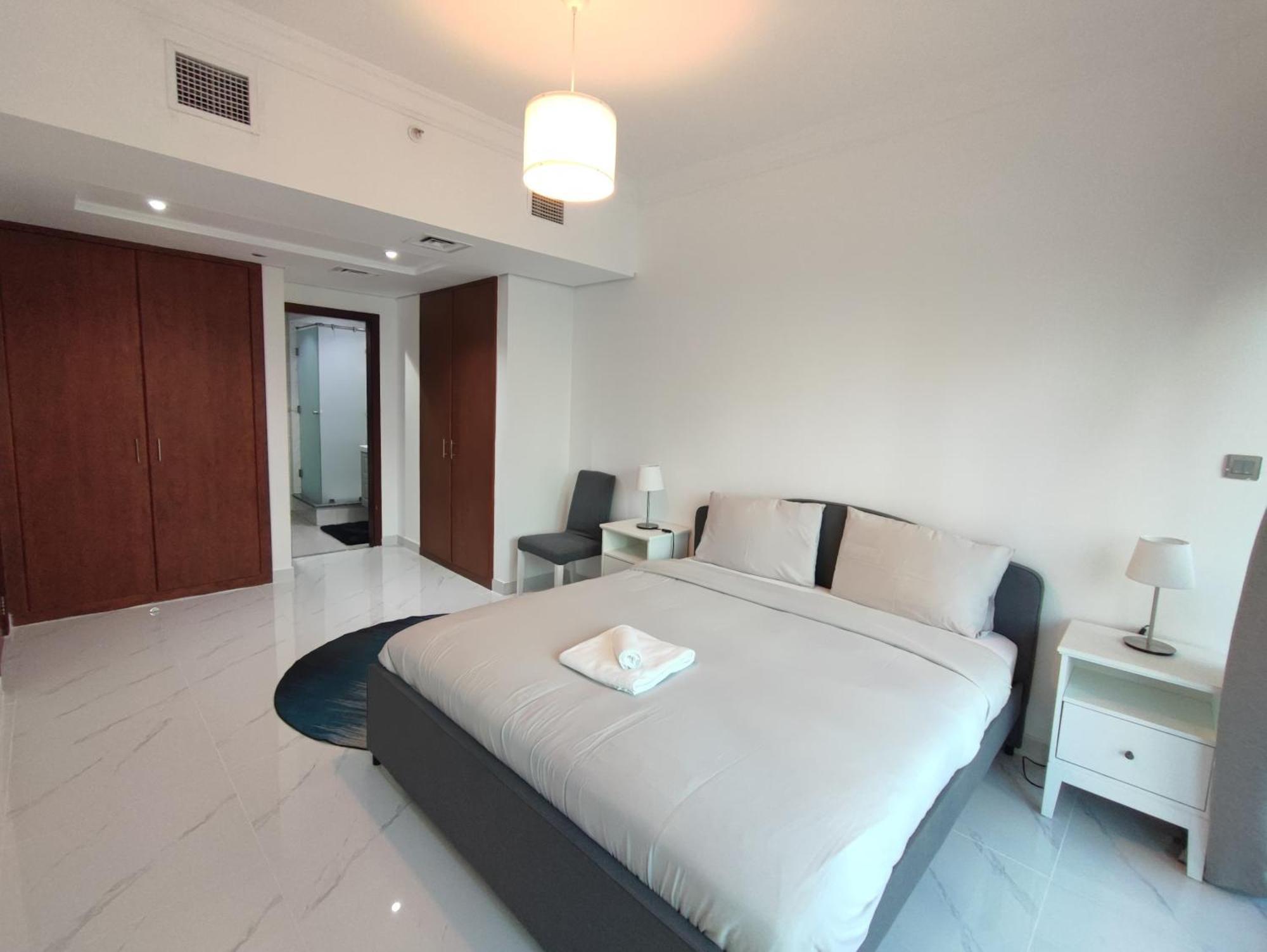 One Bedroom Apartment With Pool & Gym Near Marina ドバイ エクステリア 写真