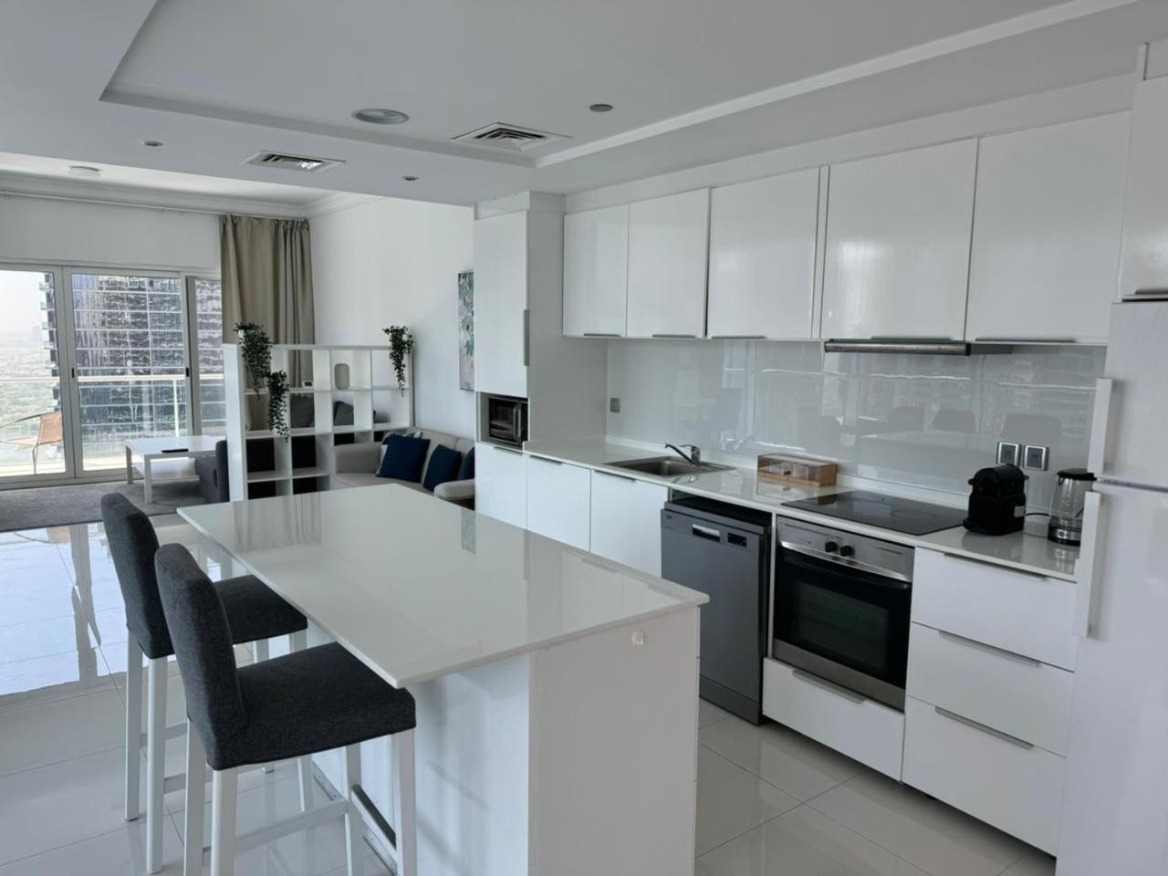 One Bedroom Apartment With Pool & Gym Near Marina ドバイ エクステリア 写真