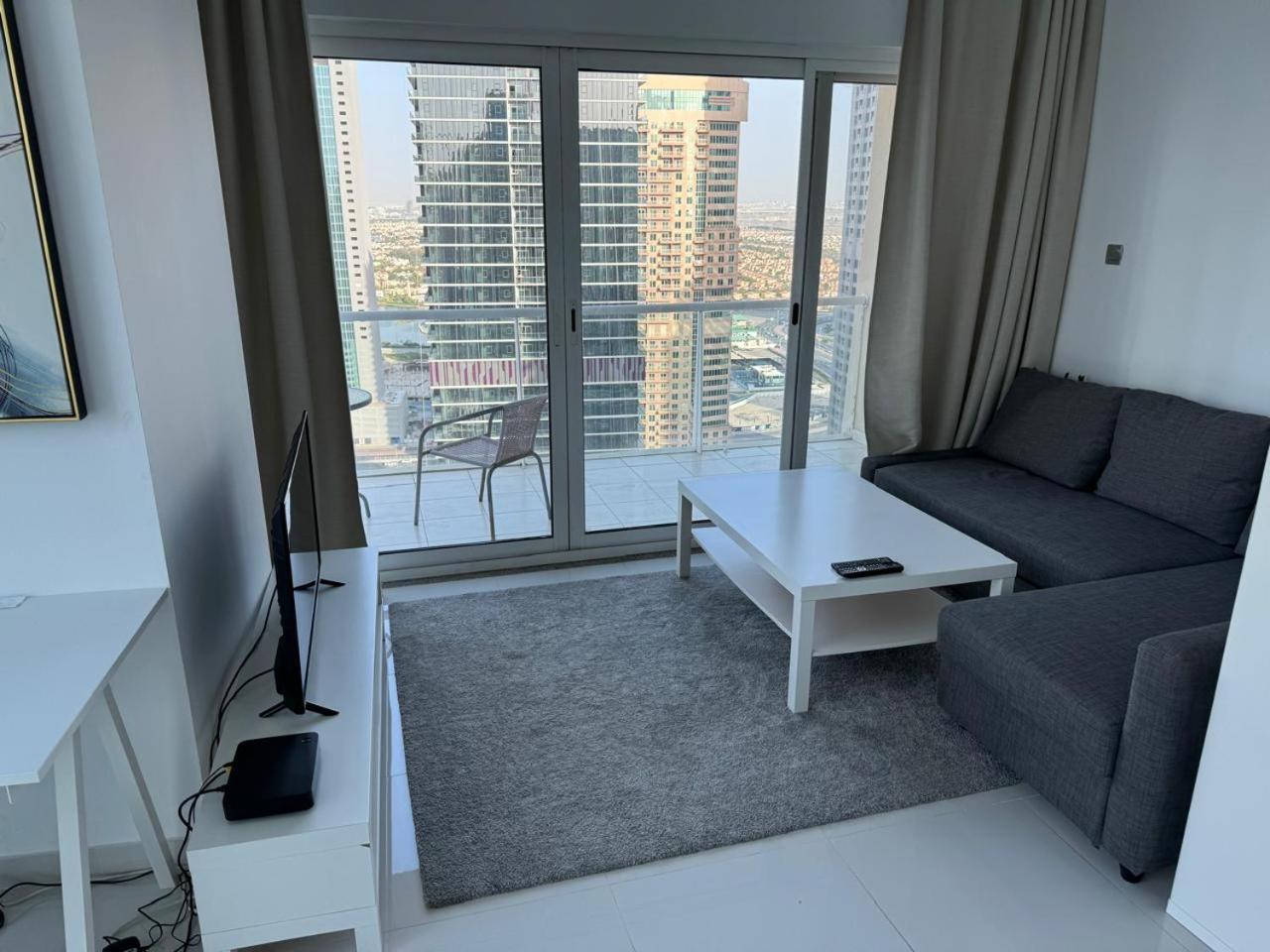 One Bedroom Apartment With Pool & Gym Near Marina ドバイ エクステリア 写真